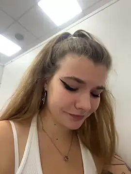 Snapshot of Holy_Tereza chatting on 11/15/25, 03:52 Holy Tereza online show from 11/15/25, 03:52