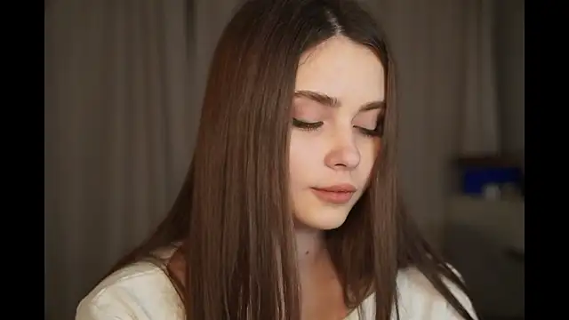 Snapshot of CarmenMoore26 chatting on 12/16/25, 08:03 CarmenMoore26 online show from 12/16/25, 08:03