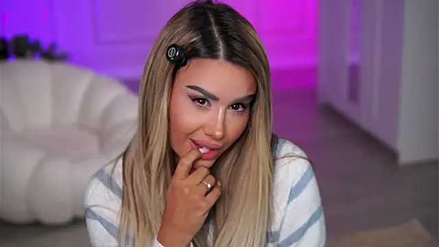 EvaZane online show from 10/27/25, 08:35