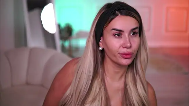 EvaZane online show from 11/29/25, 10:02