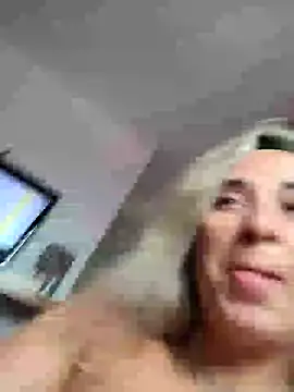 Snapshot of annamell chatting on 01/06/25, 10:35 annamell online show from 01/06/25, 10:35