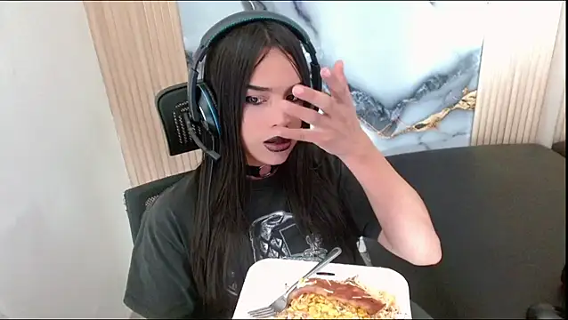 Dollbehavior  online show from 09/21/25, 02:35