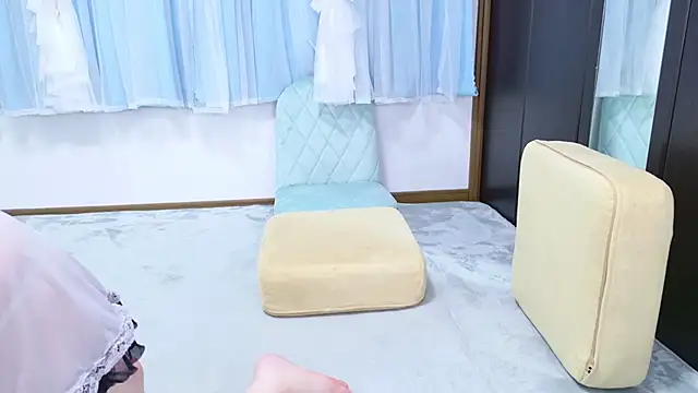 Snapshot of -YU- chatting on 11/13/25, 05:34 -YU- online show from 11/13/25, 05:34