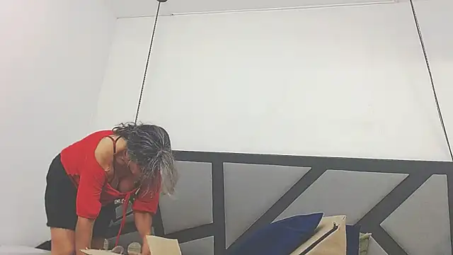 Snapshot of chanel_grant chatting on 10/30/25, 06:41 chanel grant online show from 10/30/25, 06:41