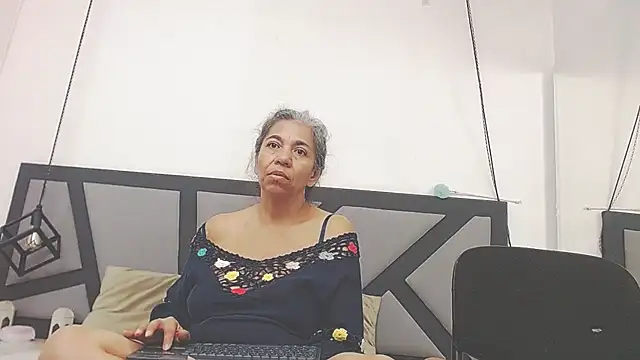 Snapshot of chanel_grant chatting on 11/04/25, 09:03 chanel grant online show from 11/04/25, 09:03