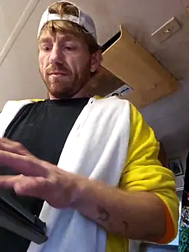 Snapshot of Snowwisss chatting on 10/17/25, 09:17 Snowwisss online show from 10/17/25, 09:17