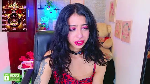 Snapshot of REDHOTTER_ chatting on 11/10/25, 07:57 REDHOTTER online show from 11/10/25, 07:57