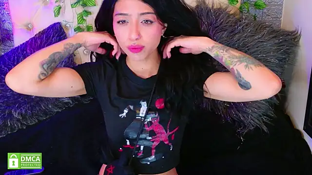 Snapshot of REDHOTTER_ chatting on 11/22/25, 07:46 REDHOTTER online show from 11/22/25, 07:46