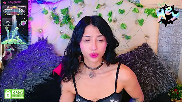 Snapshot of REDHOTTER_ chatting on 11/27/25, 08:11 REDHOTTER online show from 11/27/25, 08:11