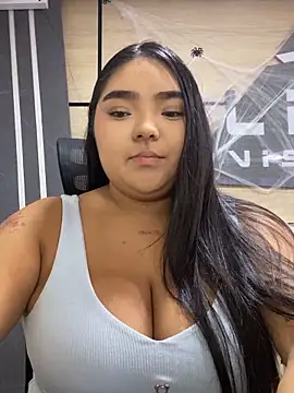 Snapshot of little_lissiee chatting on 09/25/25, 05:49 little lissiee online show from 09/25/25, 05:49