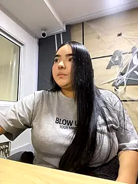 Snapshot of little_lissiee chatting on 10/12/25, 03:00 little lissiee online show from 10/12/25, 03:00