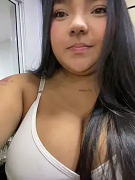 Snapshot of little_lissiee chatting on 02/05/26, 12:26 little lissiee online show from 02/05/26, 12:26