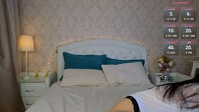 Snapshot of Kaia_Sunshine_Mia chatting on 10/20/25, 03:12 Kaia Sunshine Mia online show from 10/20/25, 03:12