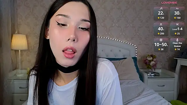 Snapshot of Kaia_Sunshine_Mia chatting on 10/31/25, 11:44 Kaia Sunshine Mia online show from 10/31/25, 11:44