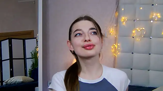 NicoleRosss online show from 01/10/25, 06:49