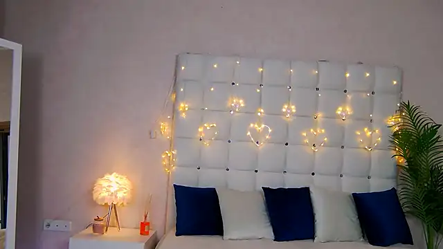 NicoleRosss online show from 01/15/25, 03:39