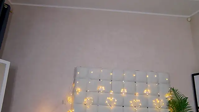 NicoleRosss online show from 01/19/25, 10:28
