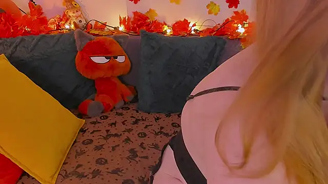 Snapshot of Tori_the_witch chatting on 11/02/25, 08:06 Tori the witch online show from 11/02/25, 08:06