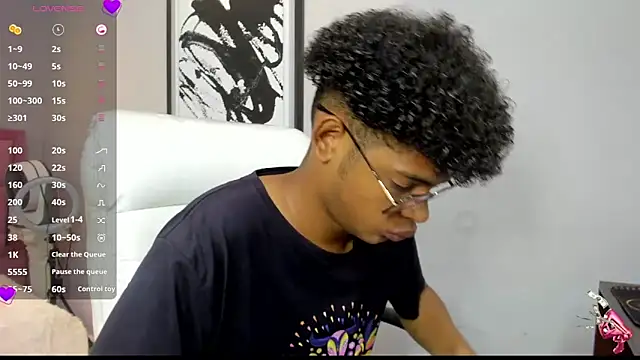 boylittle19cm online show from 10/02/25, 12:45