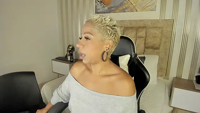 summer night  online show from 12/04/25, 10:57