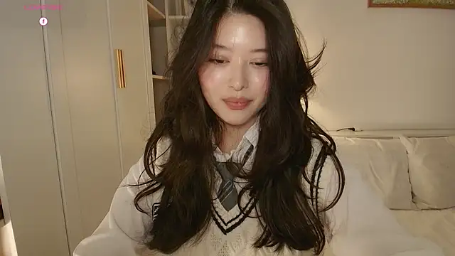 Snapshot of tenderlybaee chatting on 12/16/25, 04:39 tenderlybaee online show from 12/16/25, 04:39