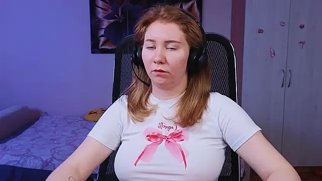 D0nna  online show from 09/18/25, 10:50