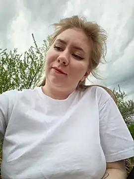 D0nna  online show from 05/04/26, 02:46