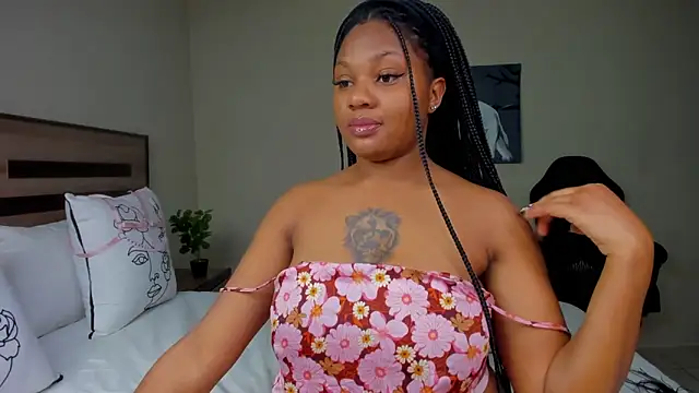 Snapshot of Renee-18 chatting on 09/17/25, 11:17 Renee-18 online show from 09/17/25, 11:17