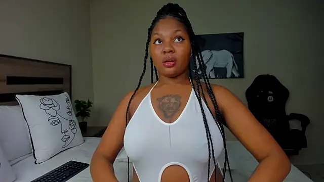 Snapshot of Renee-18 chatting on 10/30/25, 12:45 Renee-18 online show from 10/30/25, 12:45