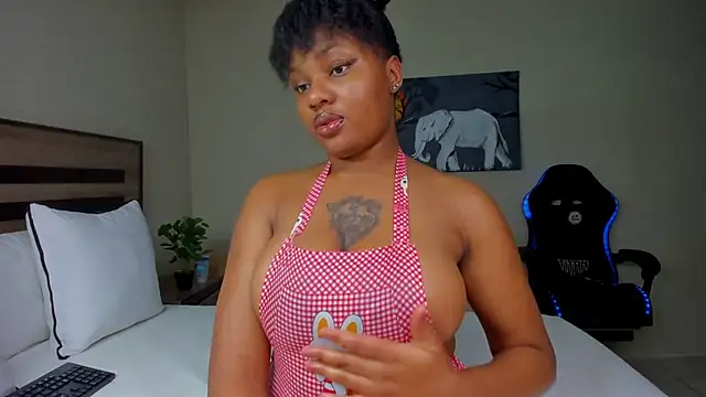 Snapshot of Renee-18 chatting on 11/02/25, 11:18 Renee-18 online show from 11/02/25, 11:18