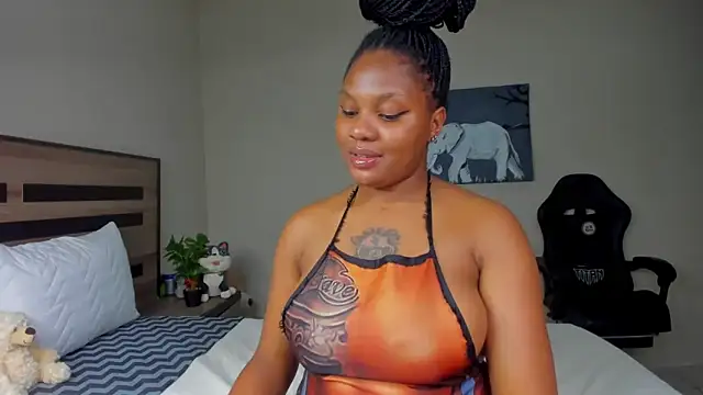 Snapshot of Renee-18 chatting on 11/30/25, 08:13 Renee-18 online show from 11/30/25, 08:13