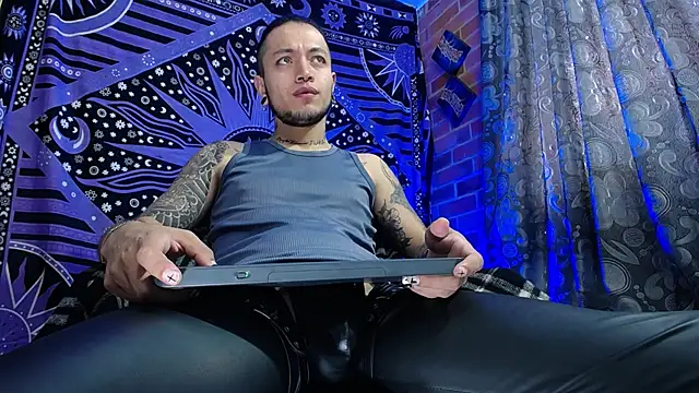 Snapshot of Dicaprioo_ chatting on 10/02/25, 05:31 Dicaprioo  online show from 10/02/25, 05:31