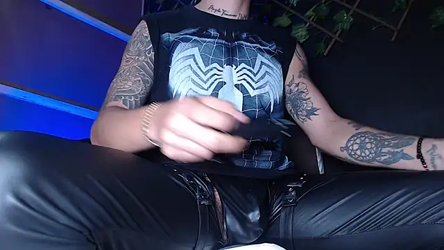 Snapshot of Dicaprioo_ chatting on 10/11/25, 05:39 Dicaprioo  online show from 10/11/25, 05:39