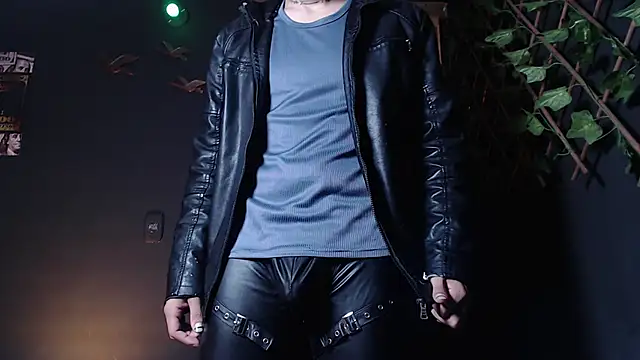 Snapshot of Dicaprioo_ chatting on 10/18/25, 10:43 Dicaprioo  online show from 10/18/25, 10:43