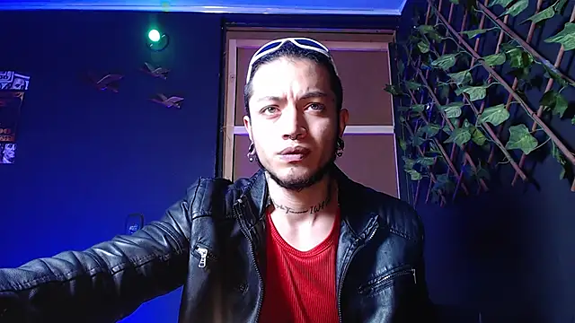 Snapshot of Dicaprioo_ chatting on 10/21/25, 03:29 Dicaprioo  online show from 10/21/25, 03:29