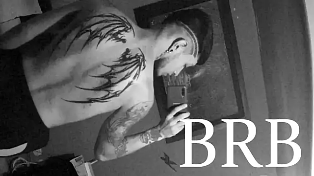 Snapshot of Dicaprioo_ chatting on 10/23/25, 02:00 Dicaprioo  online show from 10/23/25, 02:00