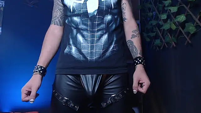 Snapshot of Dicaprioo_ chatting on 10/23/25, 02:05 Dicaprioo  online show from 10/23/25, 02:05