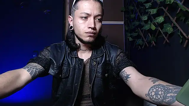 Snapshot of Dicaprioo_ chatting on 10/24/25, 05:48 Dicaprioo  online show from 10/24/25, 05:48