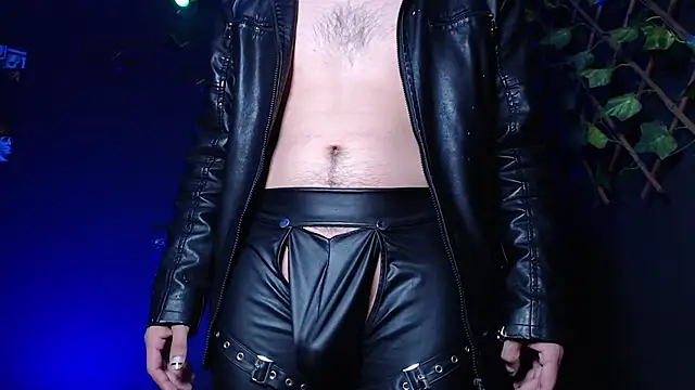 Snapshot of Dicaprioo_ chatting on 10/26/25, 02:50 Dicaprioo  online show from 10/26/25, 02:50