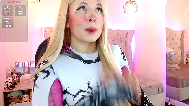 Snapshot of Charlotte_Jones__ chatting on 12/04/25, 10:57 Charlotte Jones online show from 12/04/25, 10:57