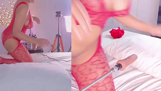 Snapshot of Tiny_Annie chatting on 11/17/25, 08:36 Tiny Annie online show from 11/17/25, 08:36