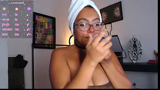 Snapshot of Rachell__420 chatting on 04/07/26, 11:15 Rachell 420 online show from 04/07/26, 11:15