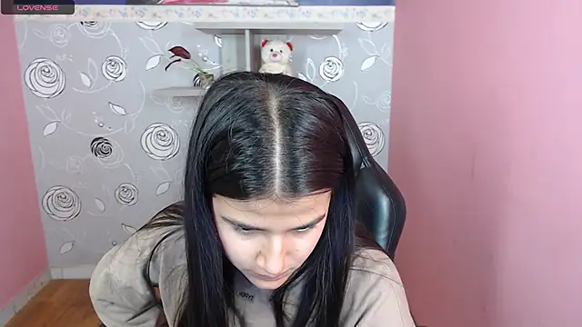 Linda Mattel online show from 12/13/24, 03:43