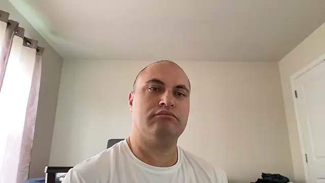 Snapshot of SluggishChase99 chatting on 05/08/26, 02:33 SluggishChase99 online show from 05/08/26, 02:33