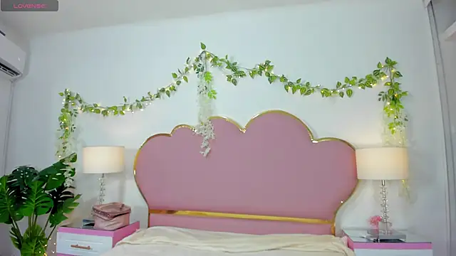 EmmaCrush online show from 09/28/25, 09:09