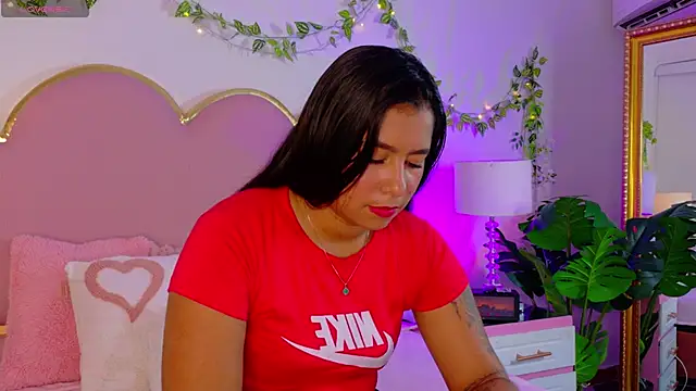 Snapshot of EmmaCrush chatting on 12/05/25, 08:49 EmmaCrush online show from 12/05/25, 08:49