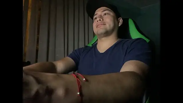 Snapshot of Allen_ibe chatting on 12/20/24, 09:32 Allen ibe online show from 12/20/24, 09:32