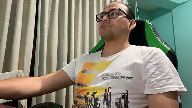 Snapshot of Allen_ibe chatting on 10/18/25, 03:31 Allen ibe online show from 10/18/25, 03:31