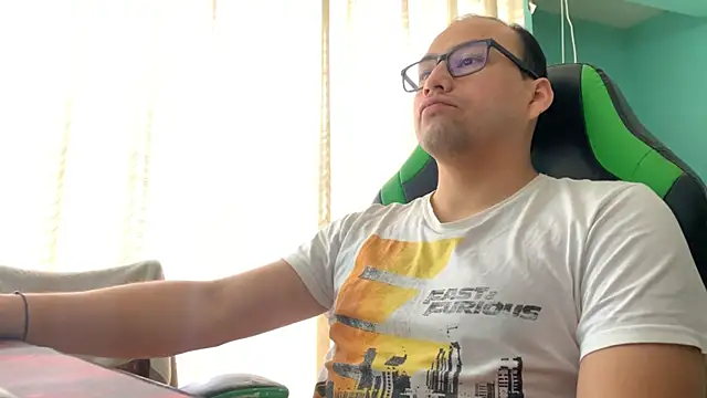 Snapshot of Allen_ibe chatting on 10/18/25, 03:46 Allen ibe online show from 10/18/25, 03:46