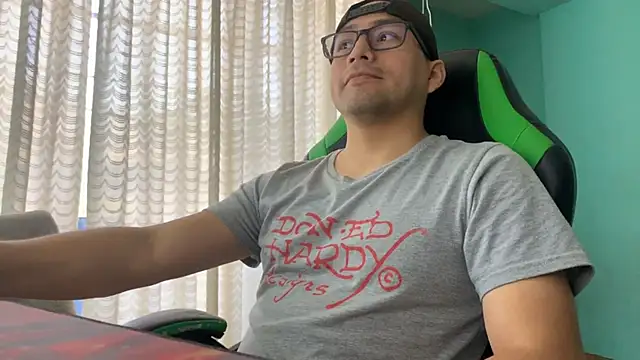 Snapshot of Allen_ibe chatting on 10/20/25, 05:35 Allen ibe online show from 10/20/25, 05:35